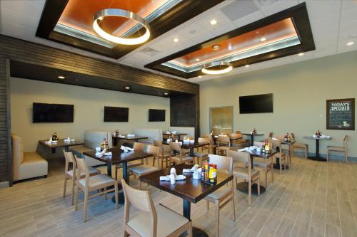 holiday inn hattiesburg north by ihg