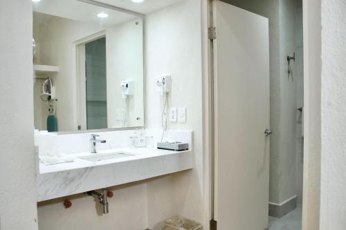 comfort inn monterrey valle