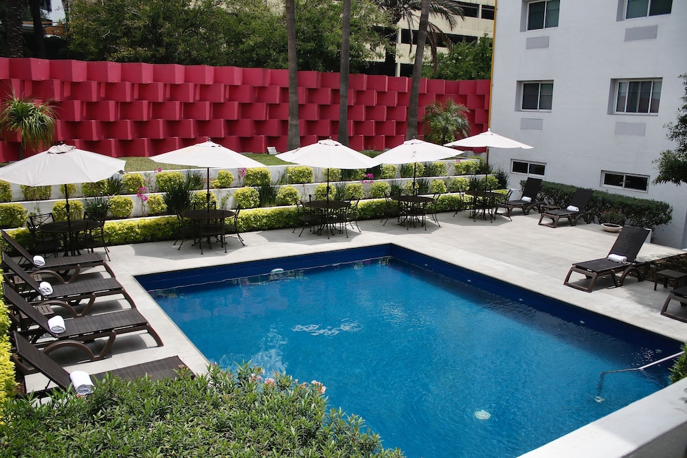 comfort inn monterrey valle