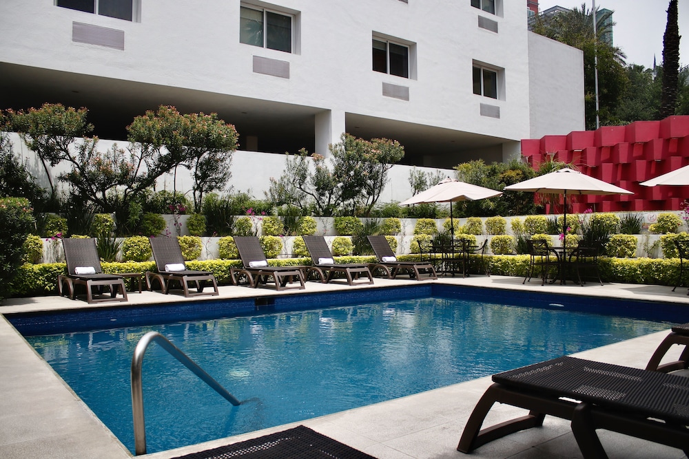 comfort inn monterrey valle