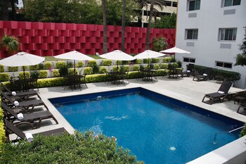 comfort inn monterrey valle