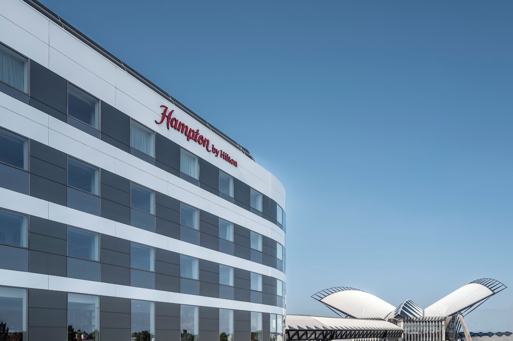 hampton by hilton lyon airport