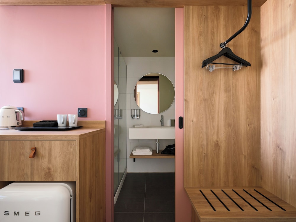 hampton by hilton lyon airport