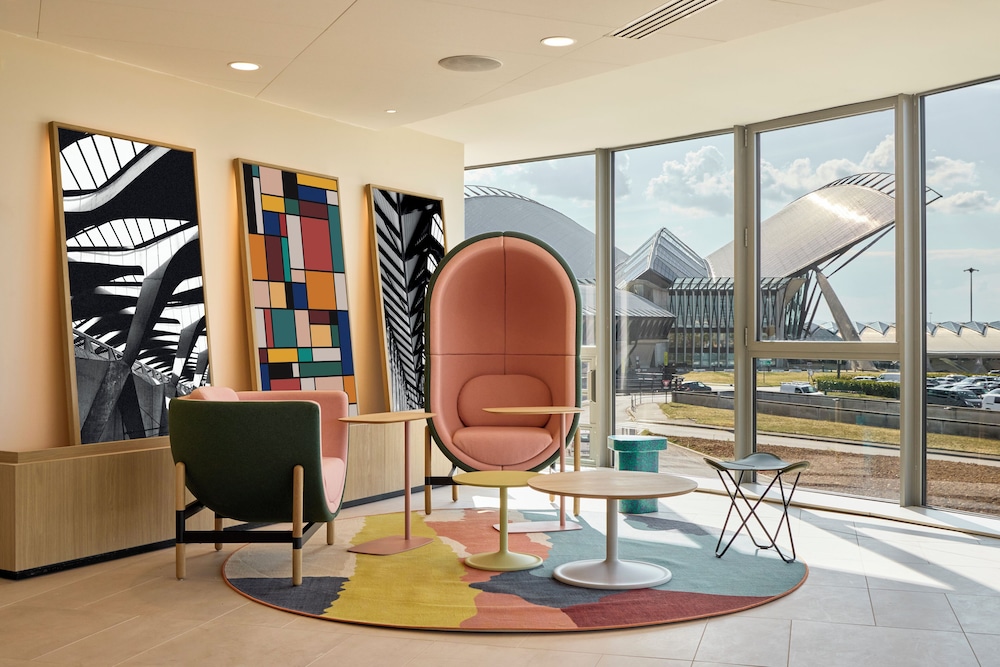 hampton by hilton lyon airport