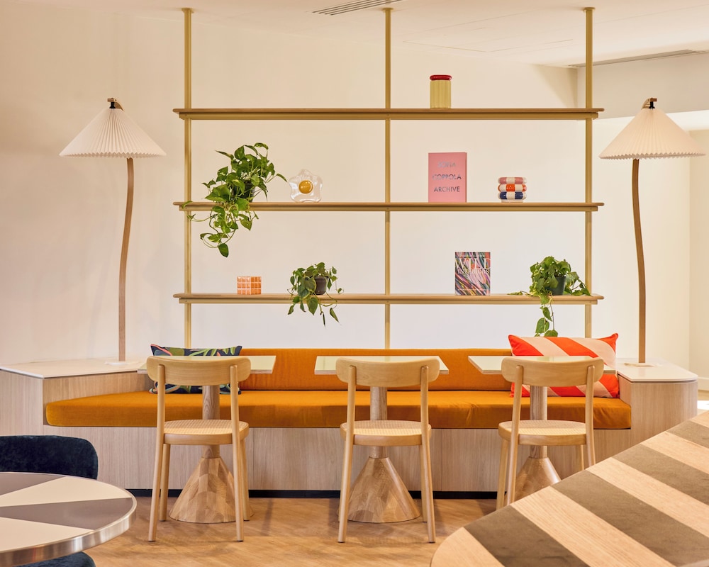 hampton by hilton lyon airport