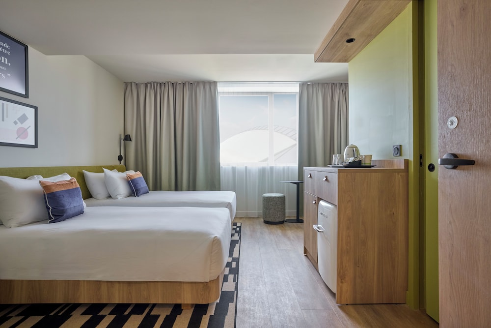 hampton by hilton lyon airport