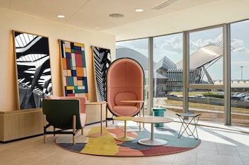 hampton by hilton lyon airport