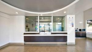 motel 6 victorville desert express
