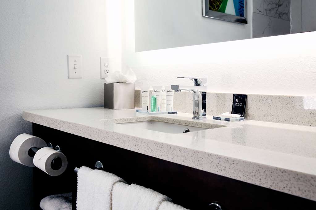 radisson hotel mcallen airport