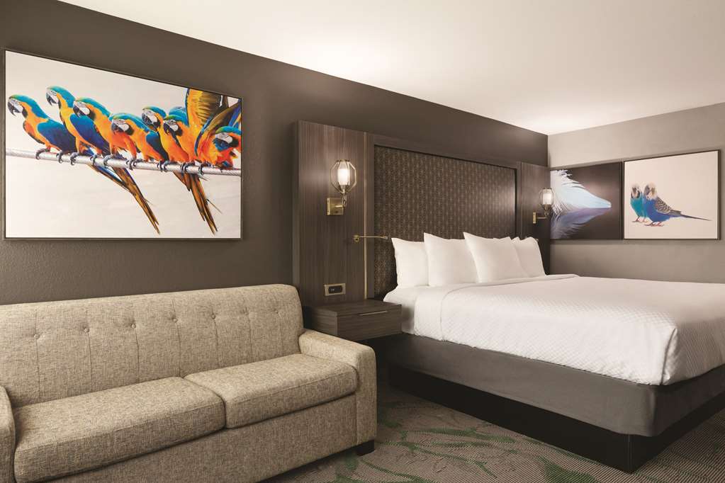 radisson hotel mcallen airport