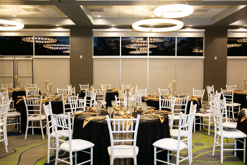 radisson hotel mcallen airport