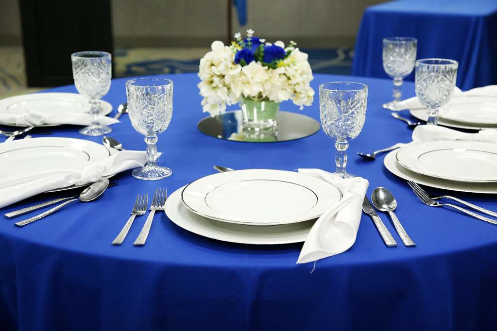 radisson hotel mcallen airport