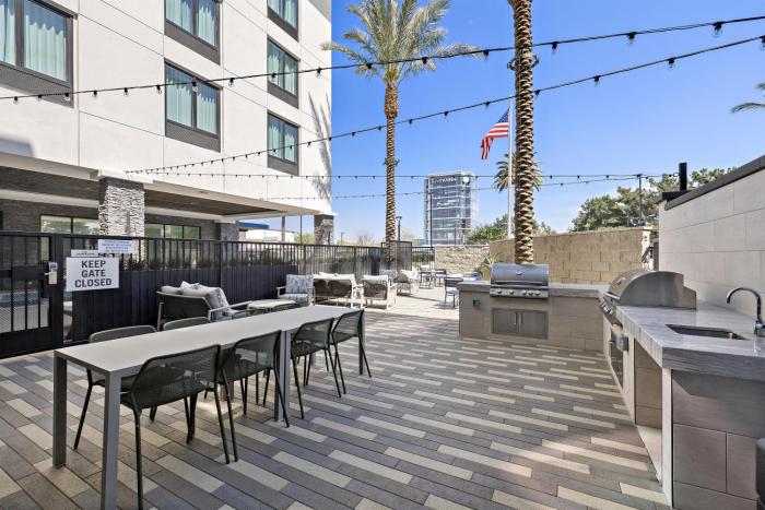 home2 suites by hilton ontario airport ca