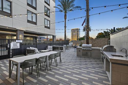 home2 suites by hilton ontario airport ca