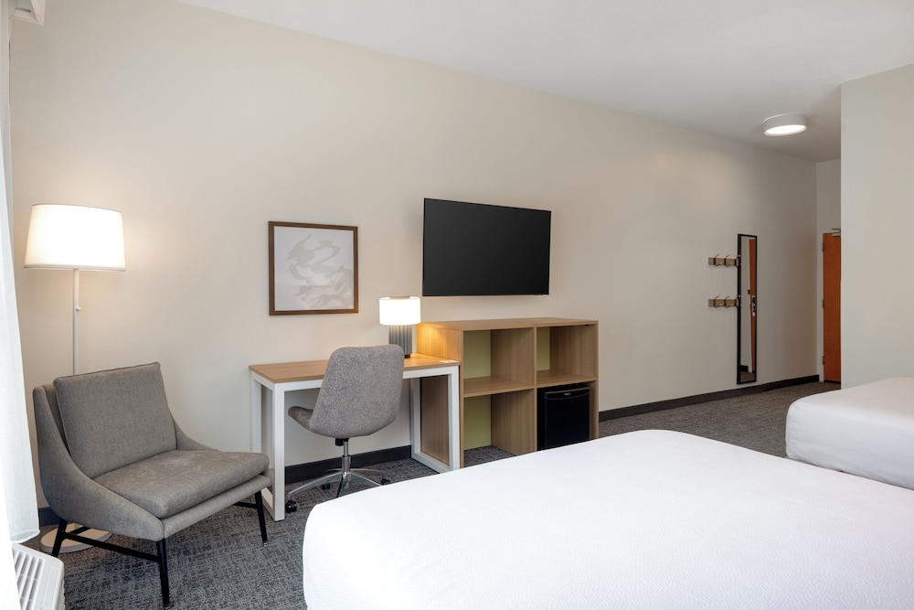 spark by hilton smithfield i 95