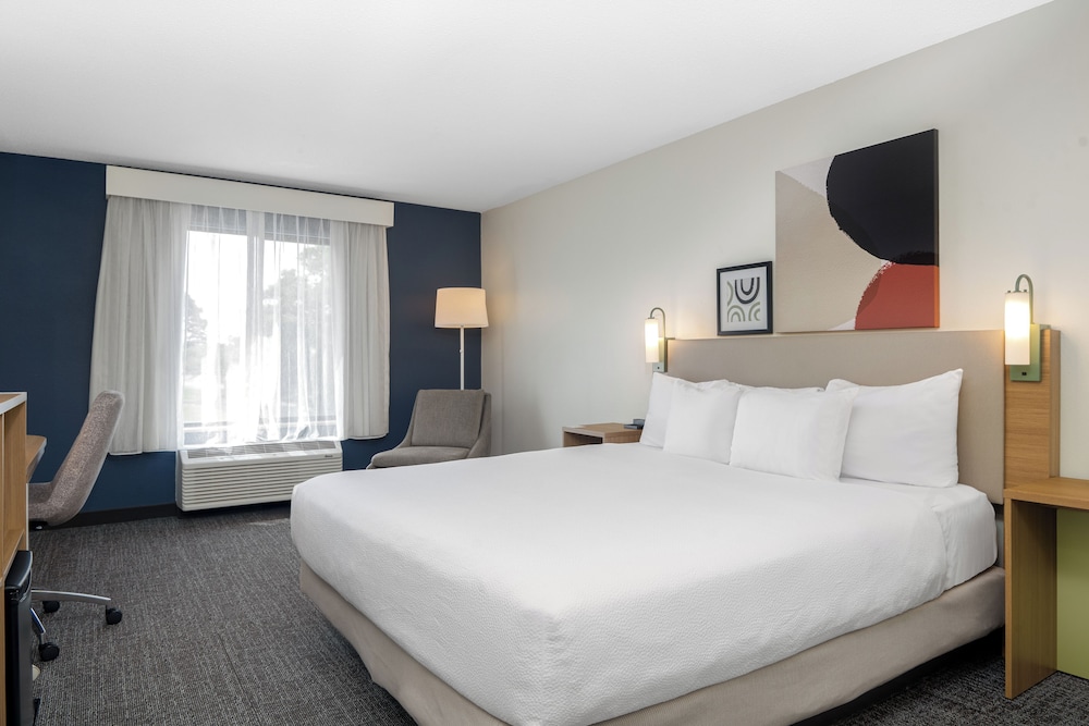 spark by hilton smithfield i 95