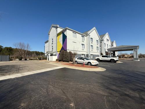 spark by hilton smithfield i 95