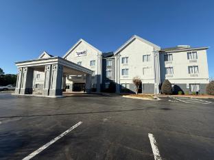 spark by hilton smithfield i 95