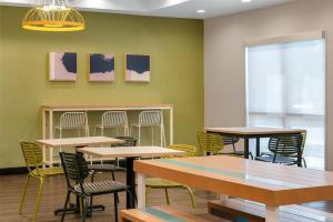 spark by hilton smithfield i 95