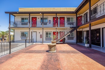 hotel avenida victorville i 15