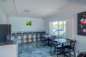 hotel avenida victorville i 15