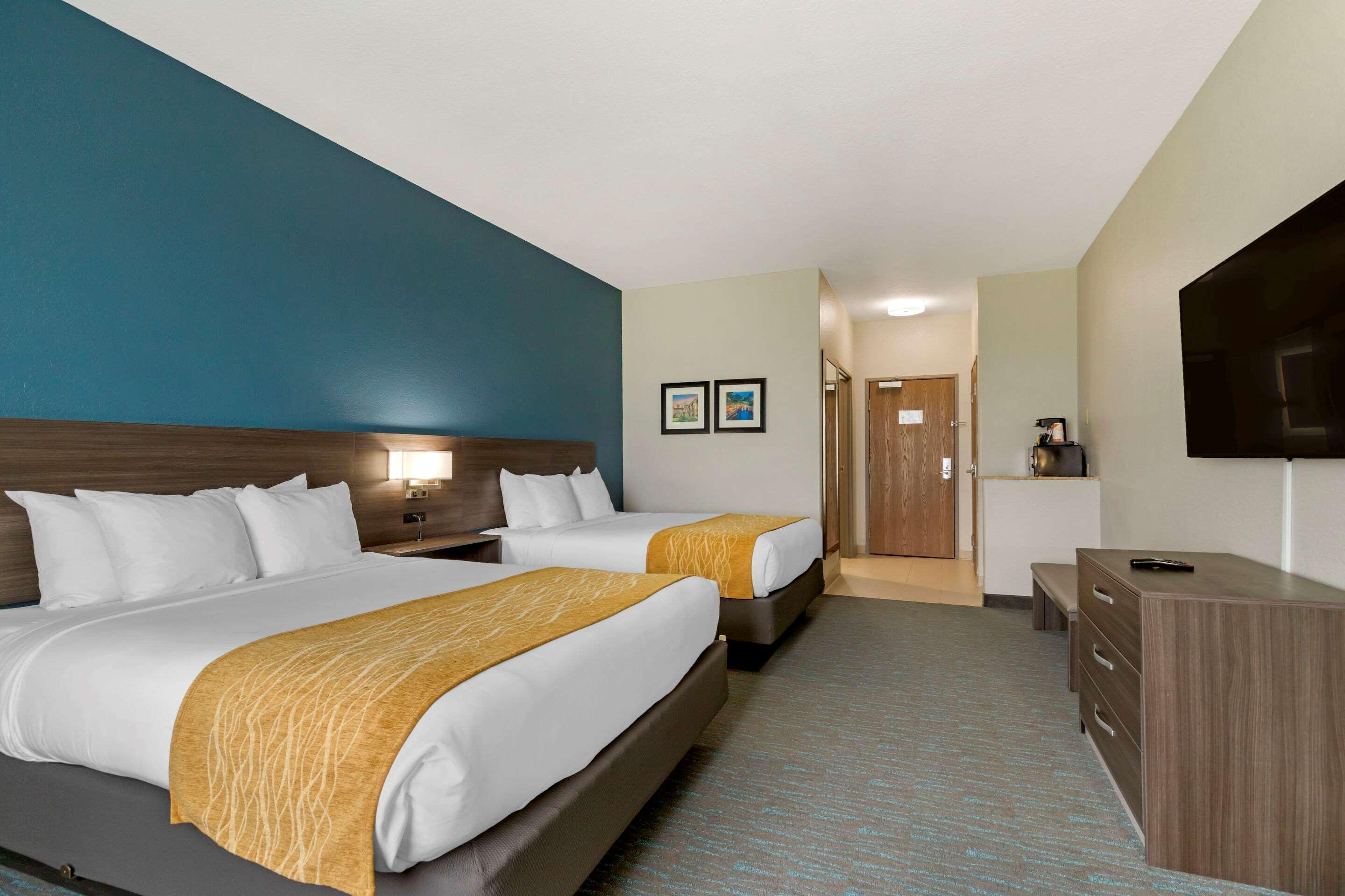 Spark By Hilton Selma,,3 star