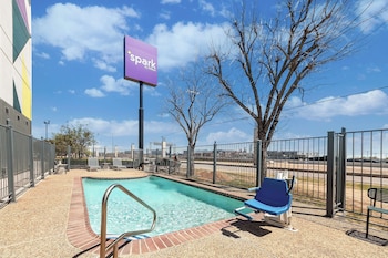 Spark By Hilton Selma,,3 star