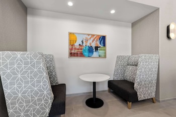 hampton inn and suites corona ca