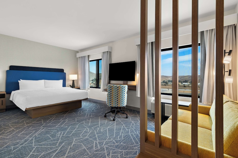 hampton inn and suites corona ca