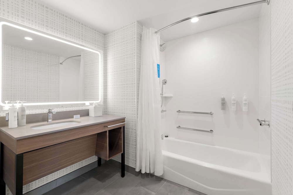 hampton inn and suites corona ca