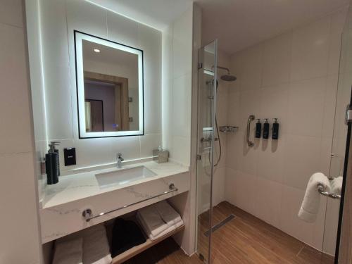 hilton garden inn termez airitom