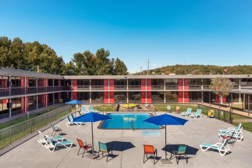 econo lodge cave city