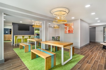 Spark By Hilton Knoxville North I-75,,3 star