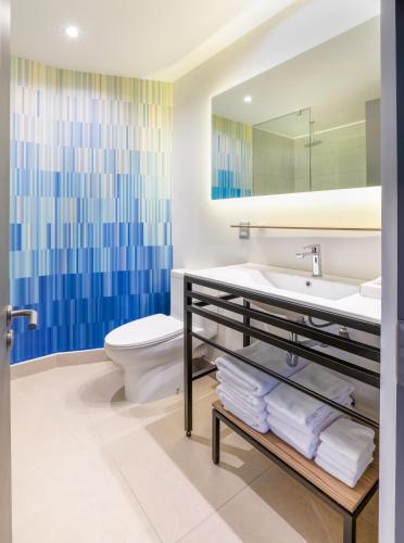 tru by hilton chillan ferrat