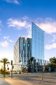 Tru By Hilton Chillan Ferrat,,3 star