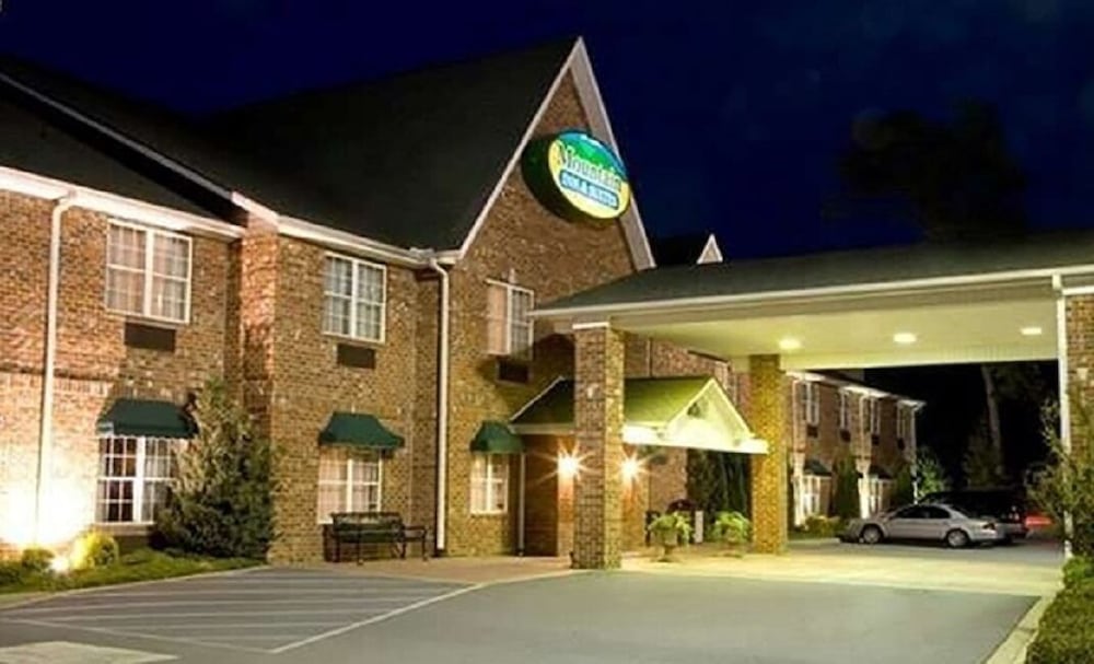 Mountain Inn & Suites,East Flat Rock>>Asheville,3 star