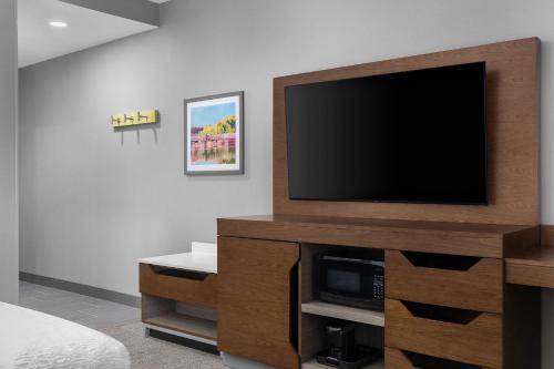 hampton inn and suites orangeville on
