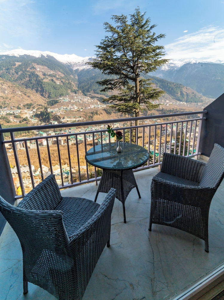 the whitestone inn and suites manali