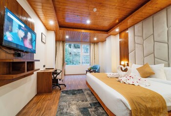 the whitestone inn and suites manali