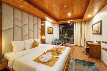 the whitestone inn and suites manali