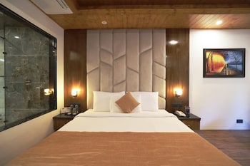 the whitestone inn and suites manali