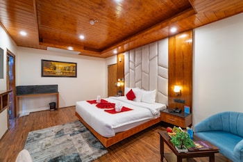 the whitestone inn and suites manali