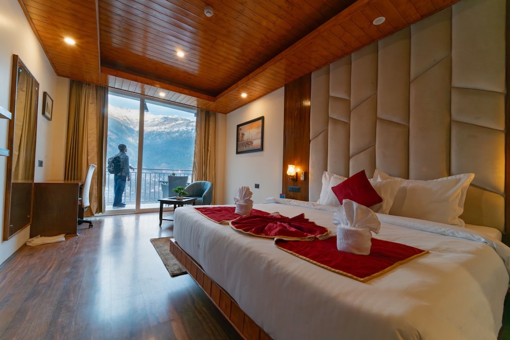 the whitestone inn and suites manali