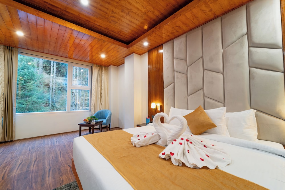 the whitestone inn and suites manali