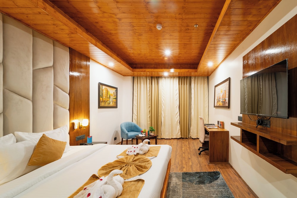 the whitestone inn and suites manali