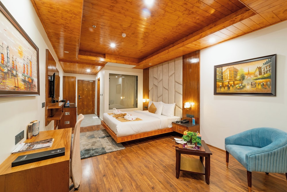 the whitestone inn and suites manali