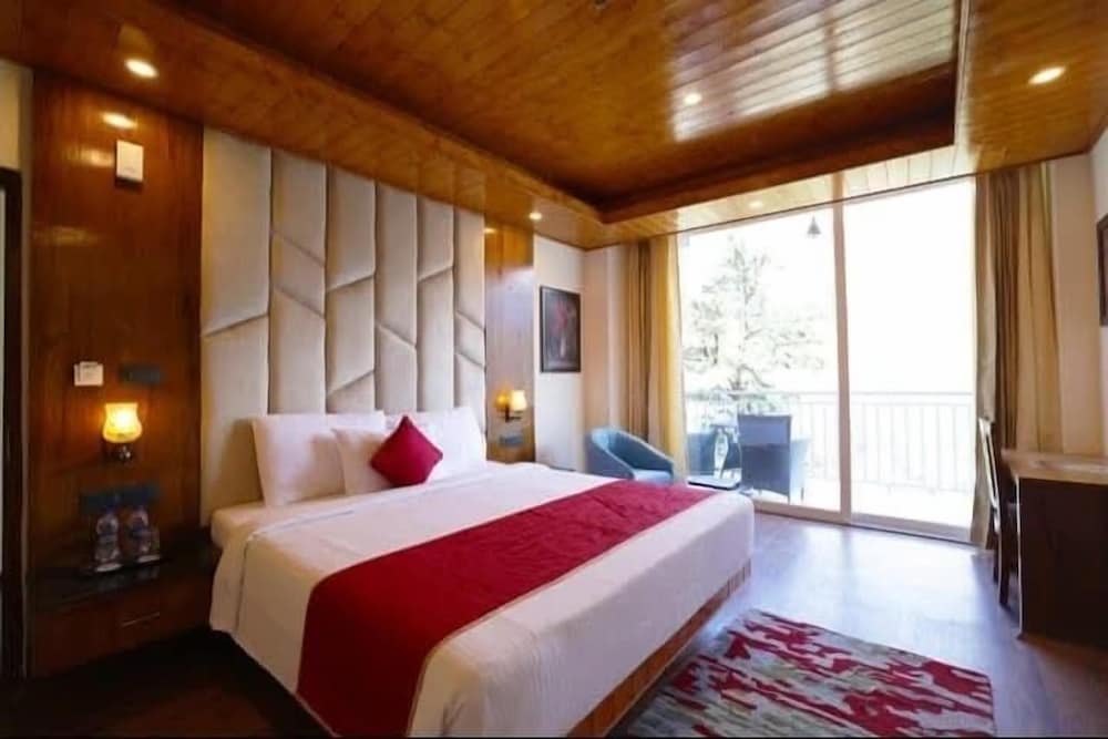 the whitestone inn and suites manali