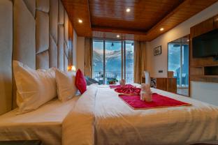 the whitestone inn and suites manali