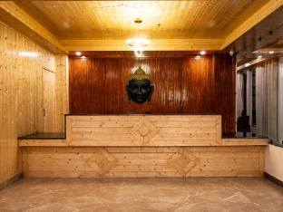 the whitestone inn and suites manali