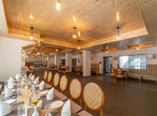 the whitestone inn and suites manali
